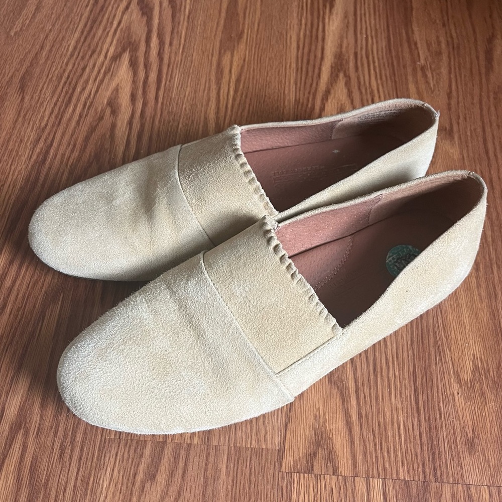 Gentle Souls Lilah Ruffle Flat